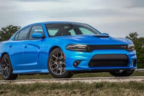 dodge charger r t azul claro dianteira