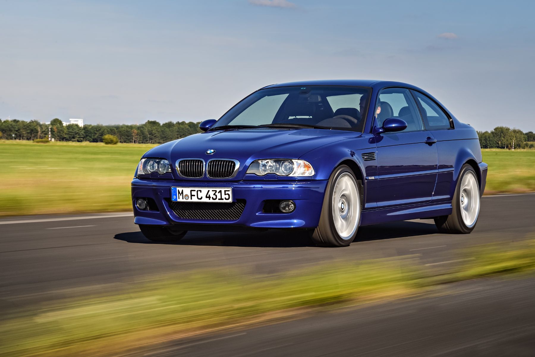 bmw m3 coupe competition package e46 frente azul em movimento