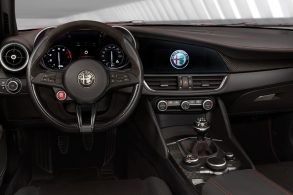 alfa romeo giulia quadrifoglio interior painel cambio manual