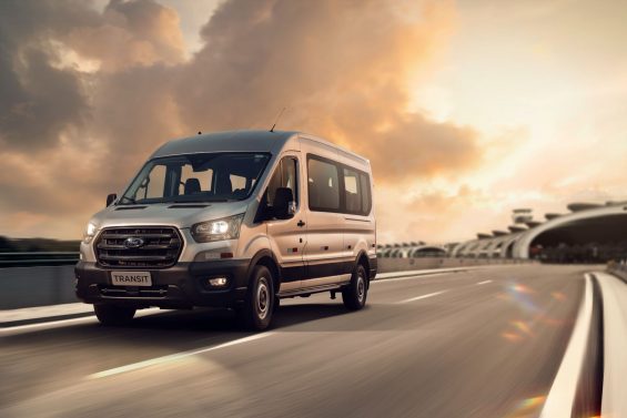 ford transit minibus prata frente 3 4