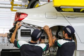 linha de producao bmw araquari brasil 320i