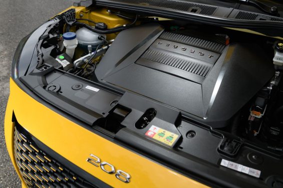 peugeot e 208 gt amarelo cofre do motor