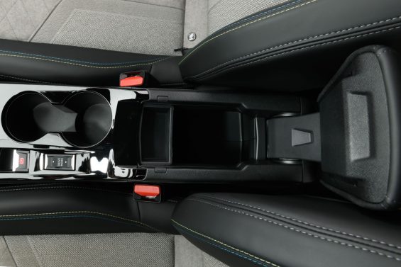 peugeot e 208 gt console central