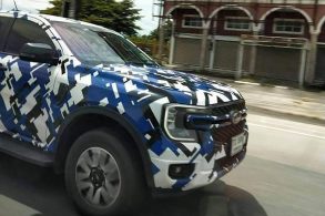 flagra ford ranger camuflada frente azul australia