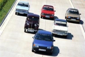 seis geracoes do opel kadett na pista de frente