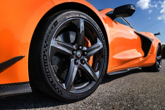 chevrolet corvette z06 rodas em fibra de carbono