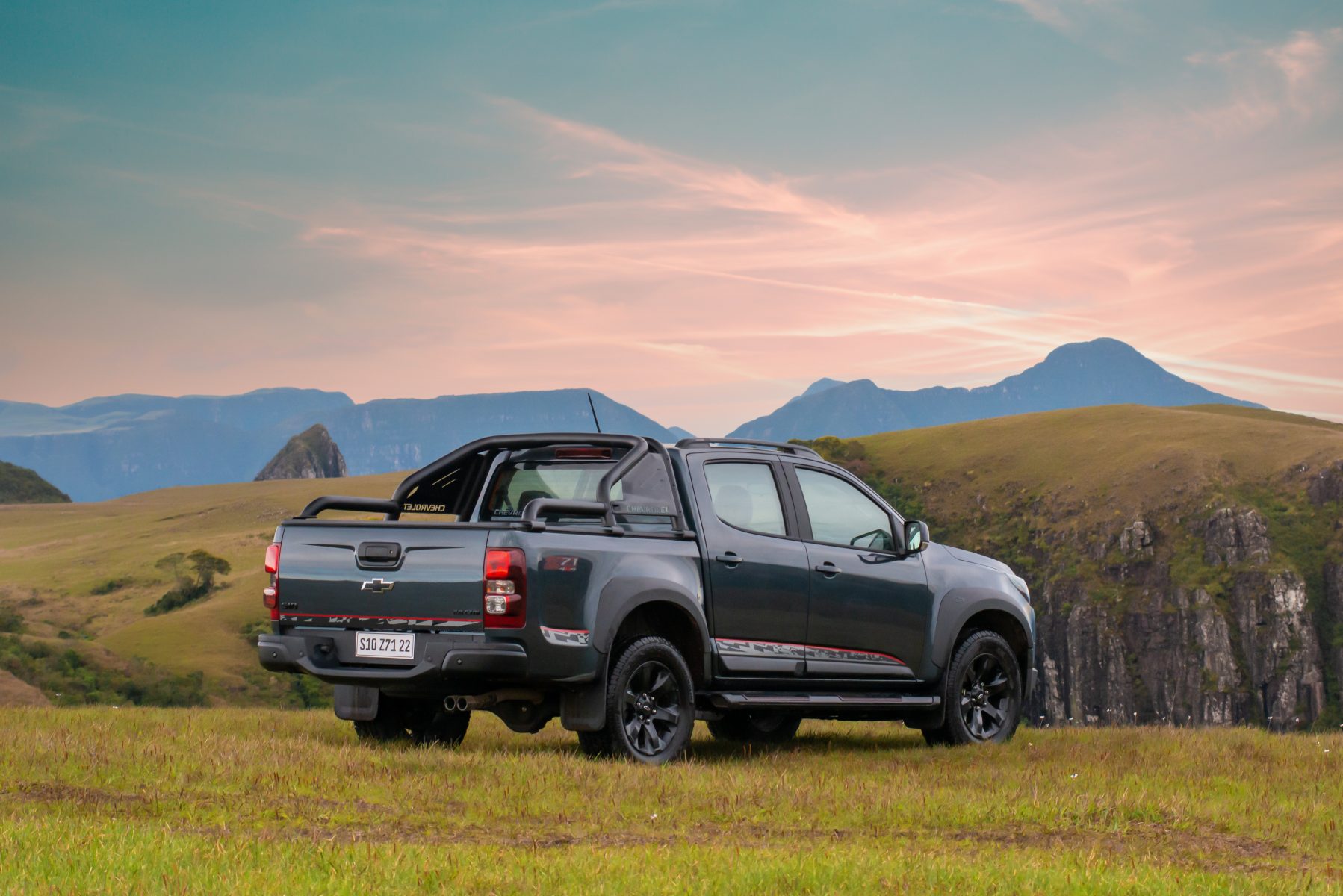 chevrolet-s10-z71-preta-traseira-1798x1200.jpg