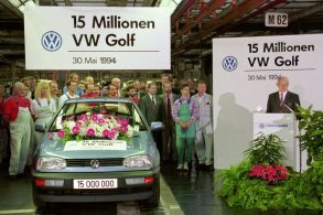 ferdinand piech durante a cerimonia de comemoracao de 15 milhoes de unidades do golf produzidas na fabrica da volkswagen em wolfsburg na alemanha