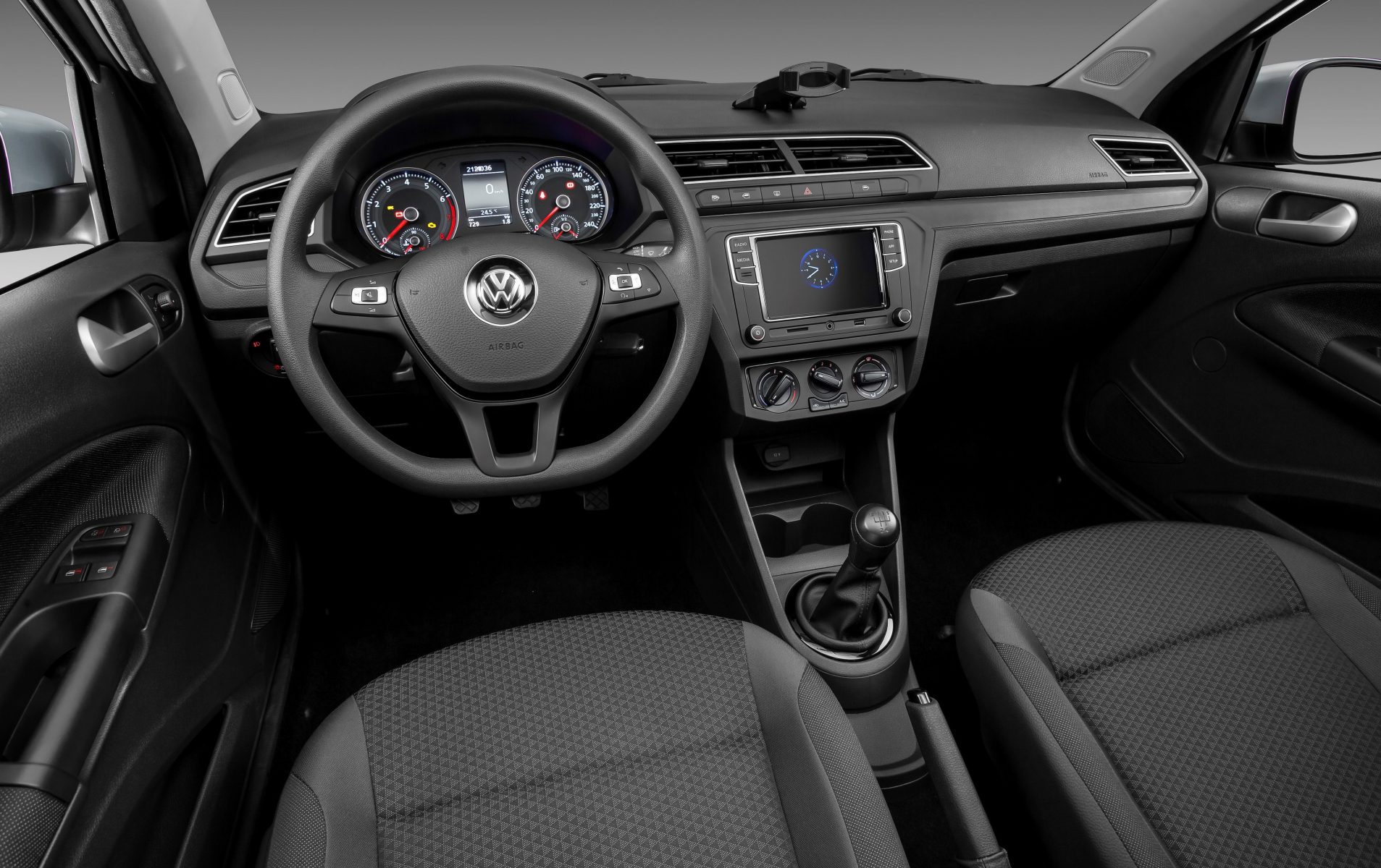 volkswagen_voyage_interior-painel-1907x1200.jpeg