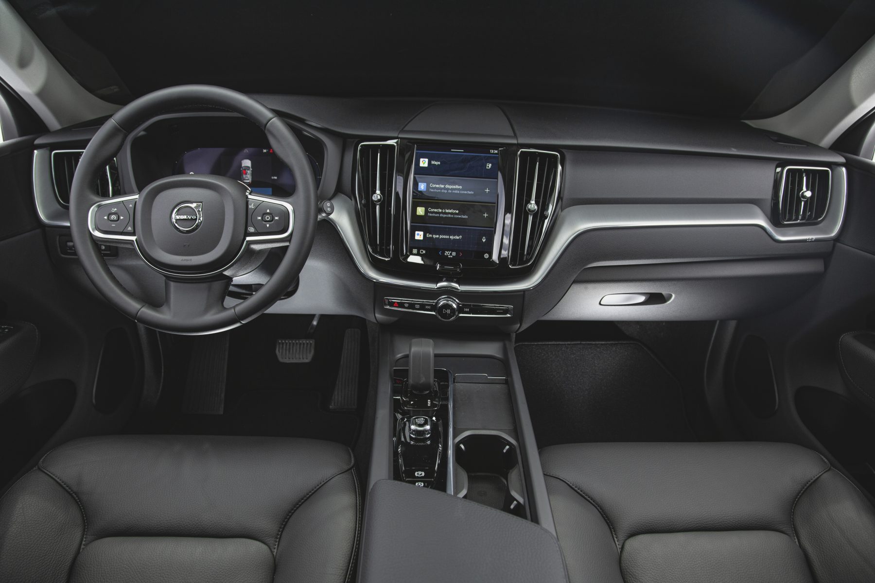 volvo-xc60-recharge-2022-painel-1800x1200.jpg