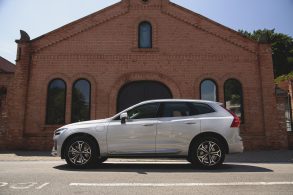 volvo xc60 recharge 2022 lateral