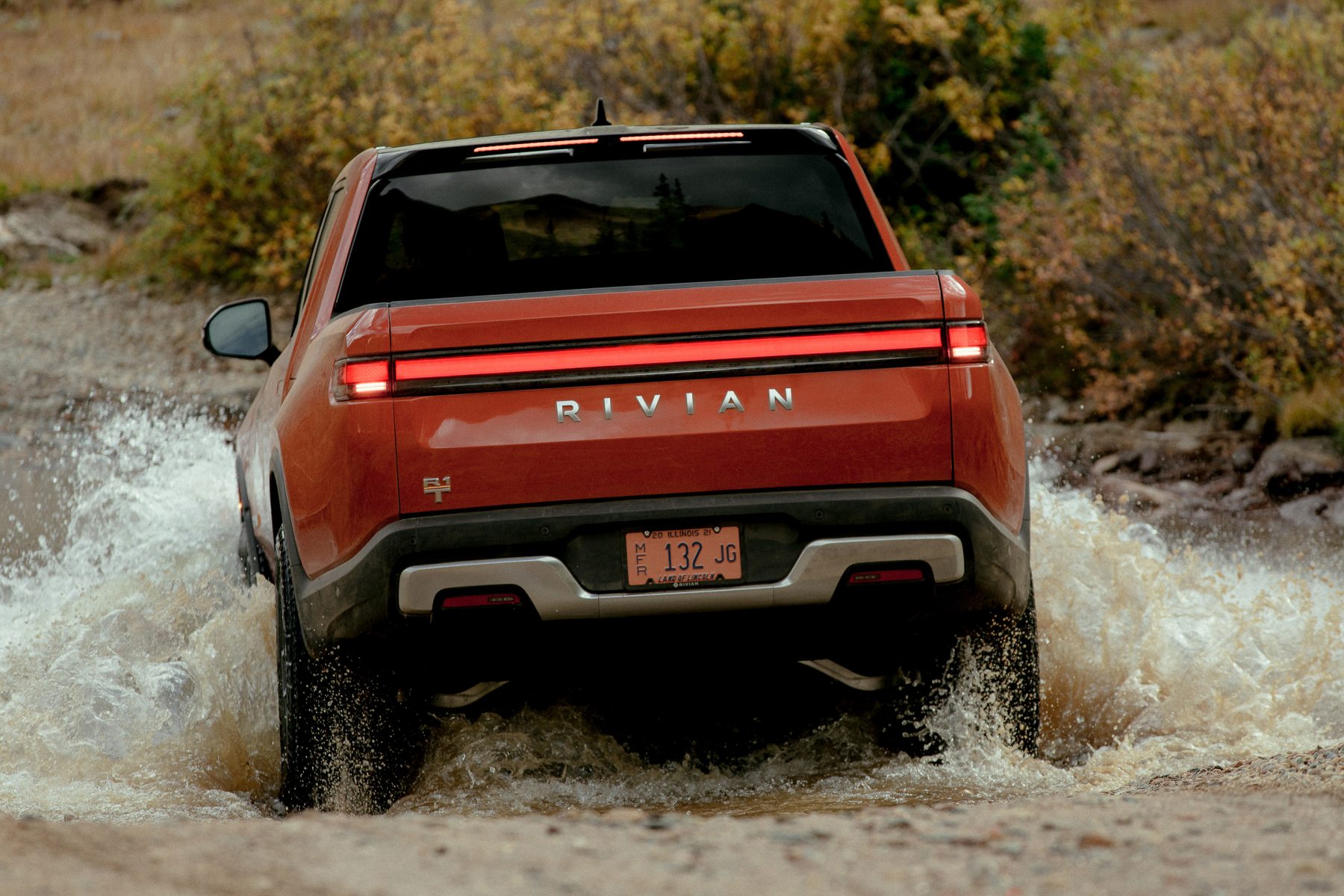 rivian_r1t_2022-18-1800x1200.jpg