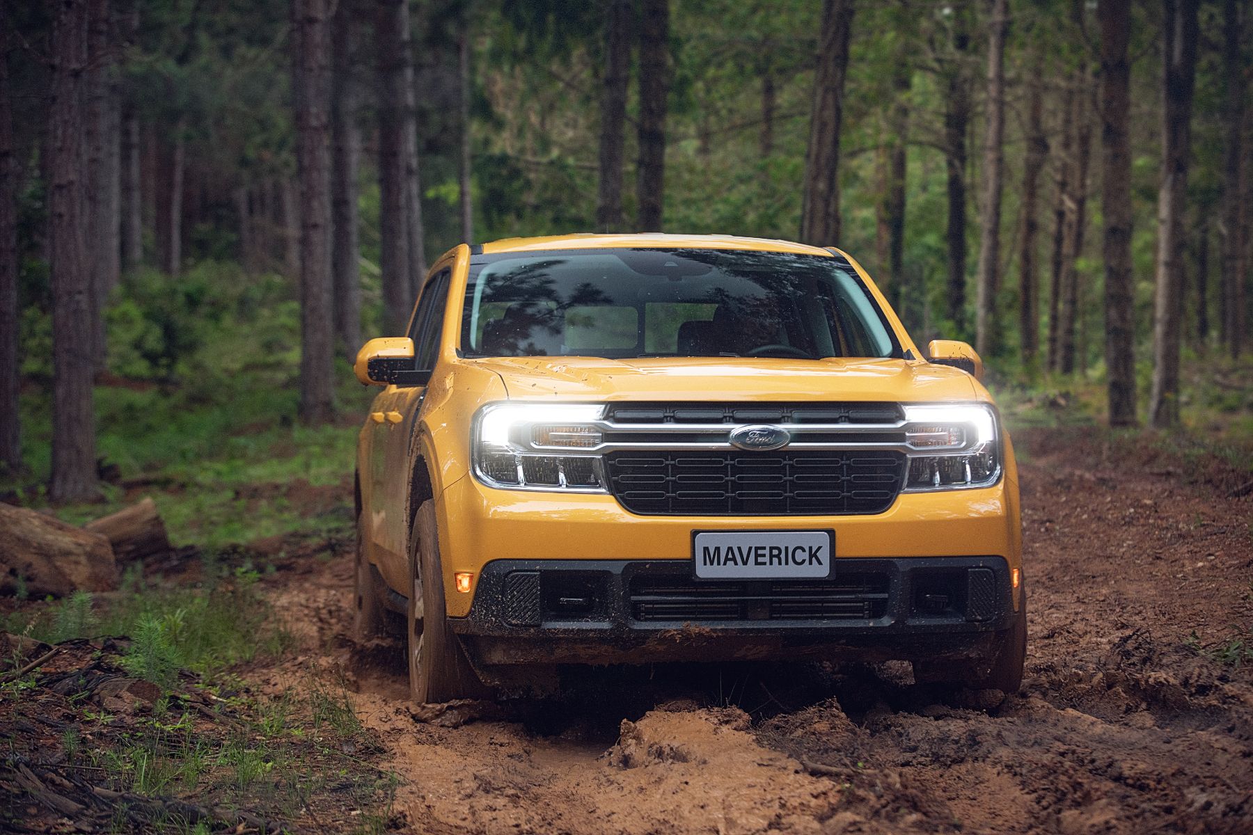 ford maverick amarelo frente fora de estrada