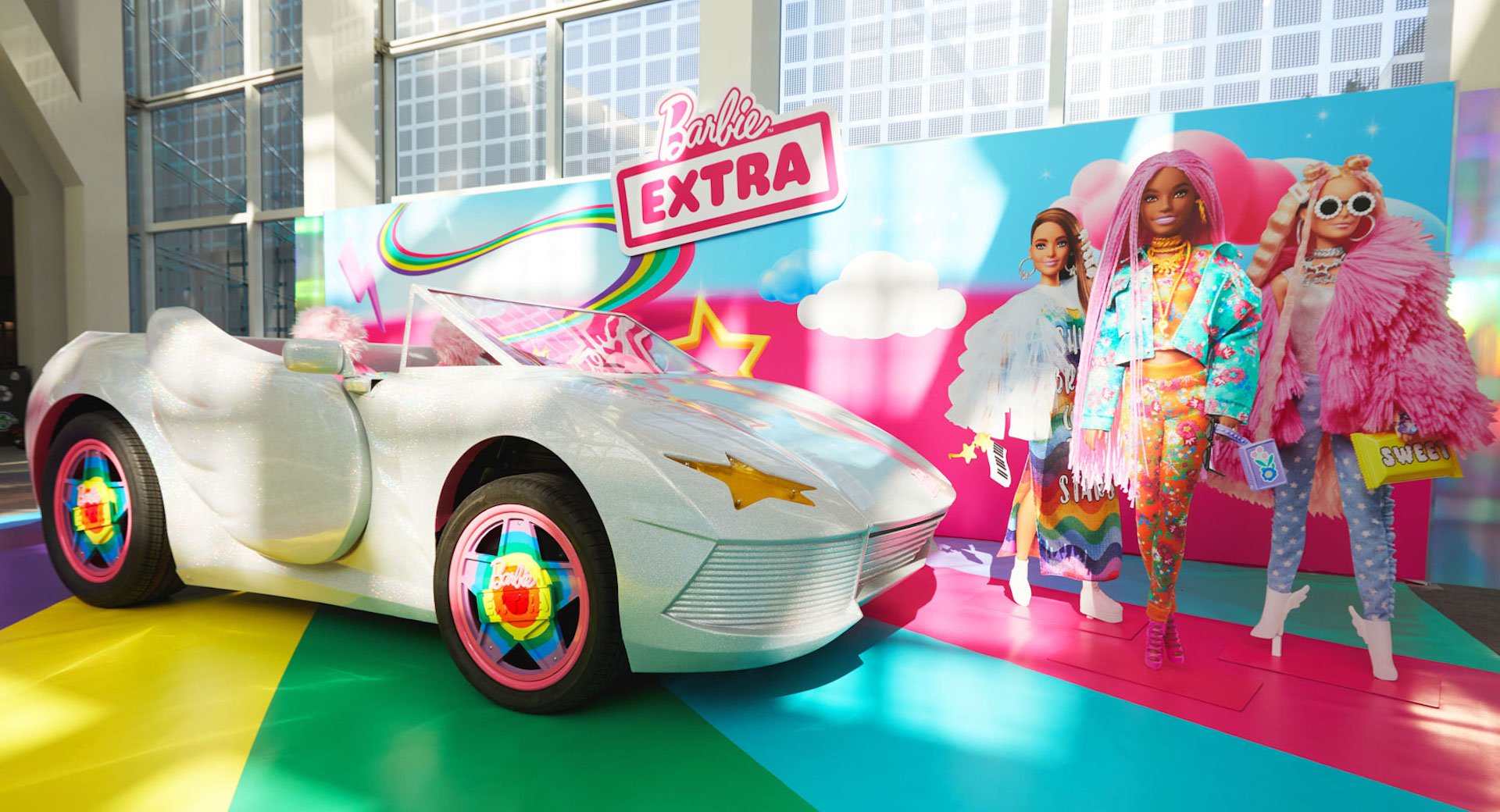 Boneca Barbie com Carro Fiat Rosa - Mattel