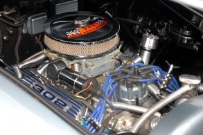 motor ford 302 v8 shutterstock