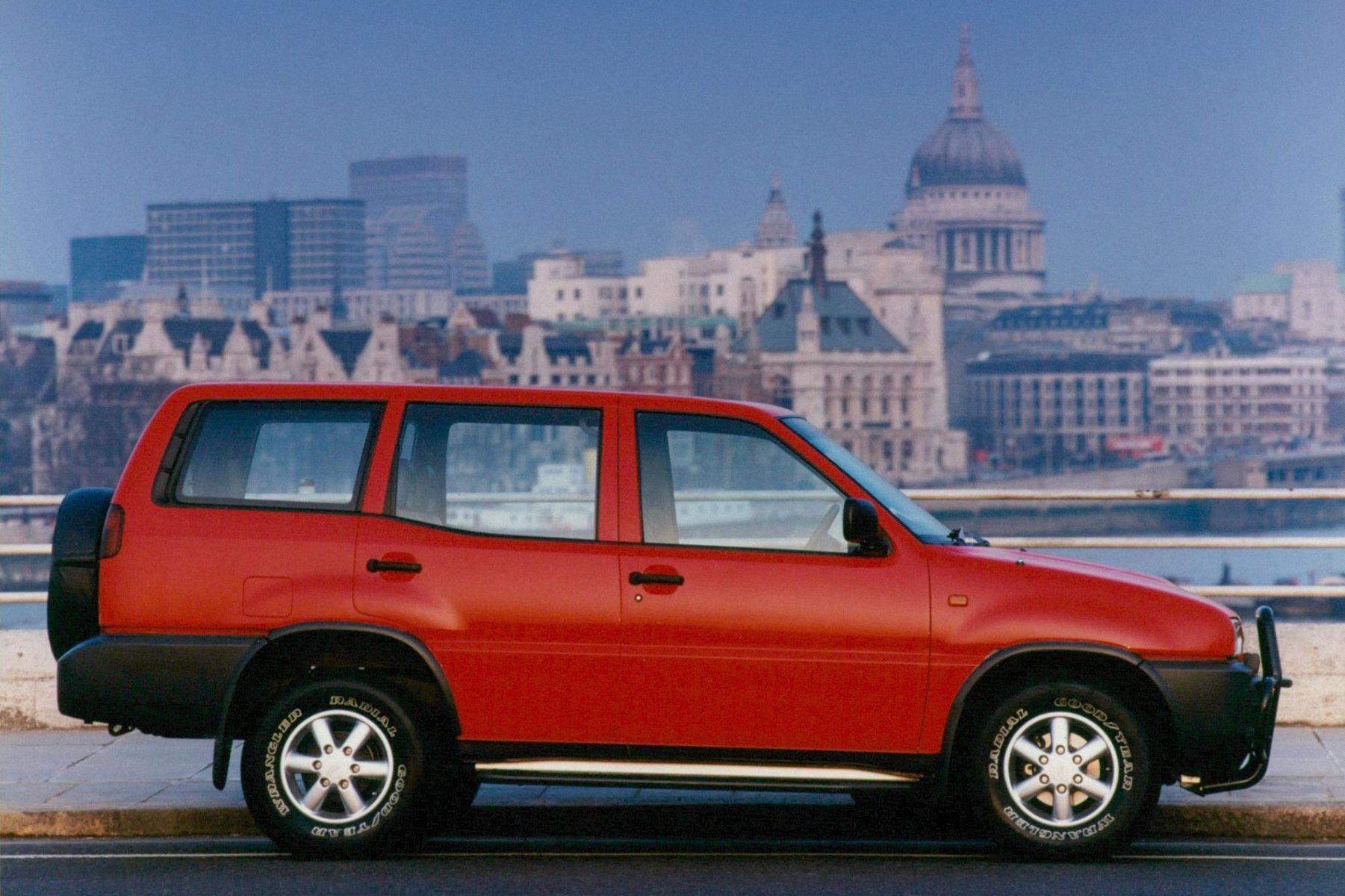 ford maverick 5 door vermelho lateral 1993 europa