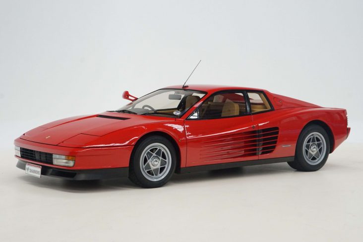 ferrari testarossa vermelha frente elton john