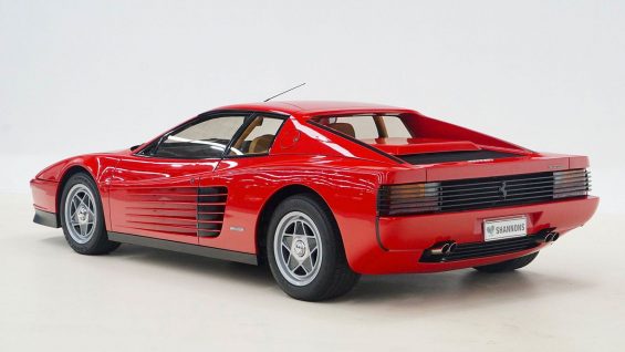 ferrari testarossa vermelha traseira elton john