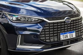 byd tan ev azul detalhe grade