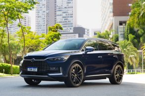 byd tan ev azul frente parado