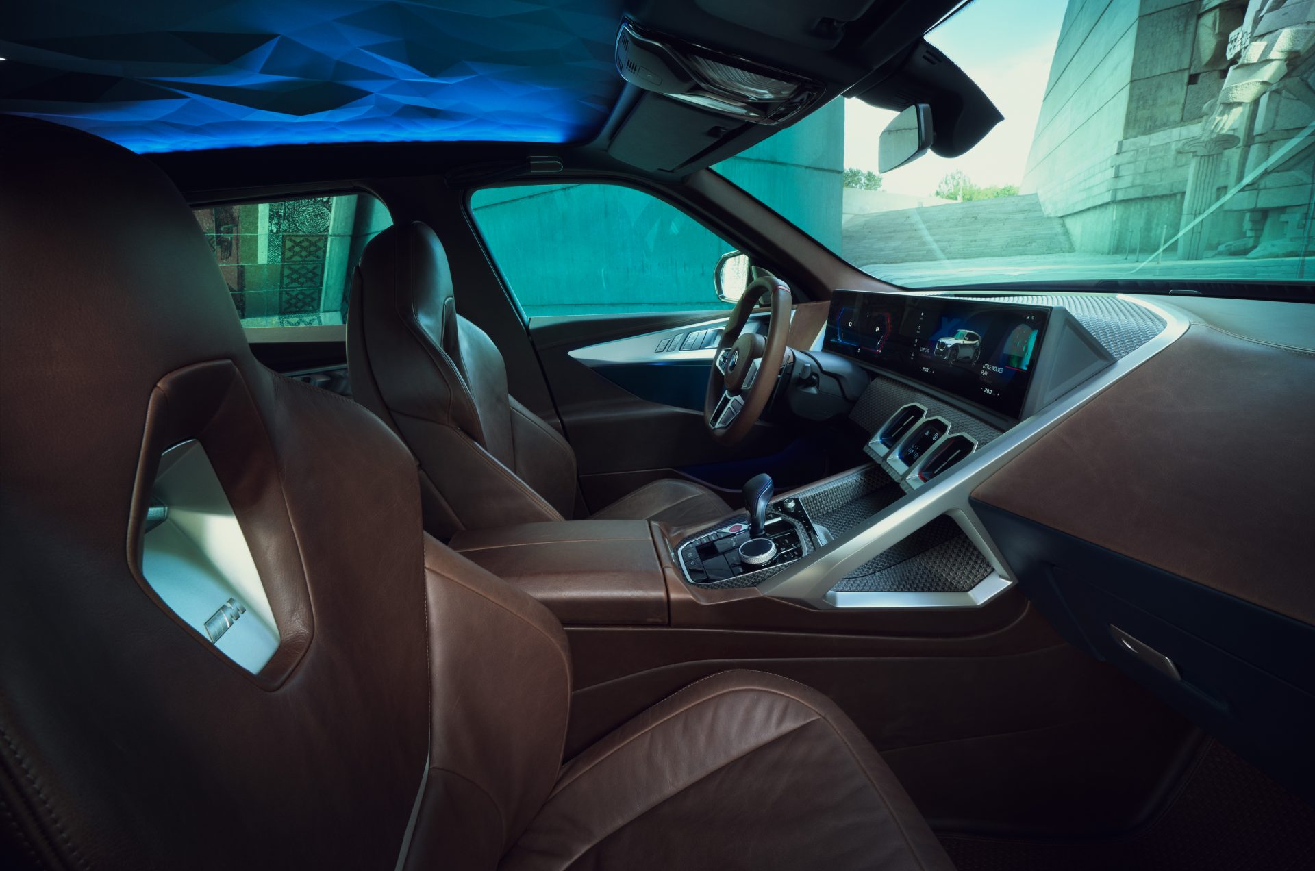 bmw concept xm interior visto de lado