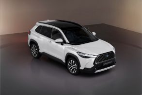 toyota corolla cross hybrid modelo europeu branco visto de cima
