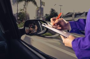 As revisões do veículo não devem ser feitas apenas antes de sair de férias
