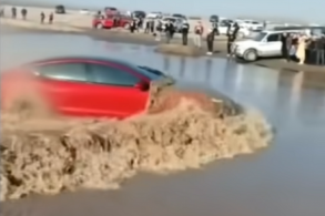 teslma model 3 praia vide