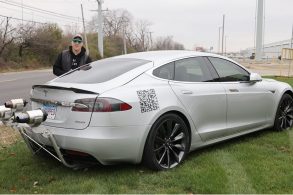 A Warped Perception pretende atingir os 100 km/h em menos de 2s com o modelo da Tesla