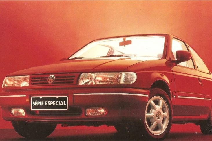 volkswagen logus serie especial wolfsburg vermelho de frente