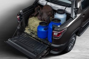 fiat strada ranch cinza traseira caminhonete PBT