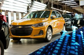 Após retomada das produções, Chevrolet Onix volta a se figurar entre os carros mais vendidos