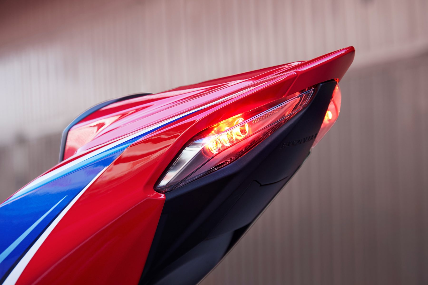 honda-cbr-1000rr-r-fireblade-sp-2022-13.-rabeta-1800x1200.jpg