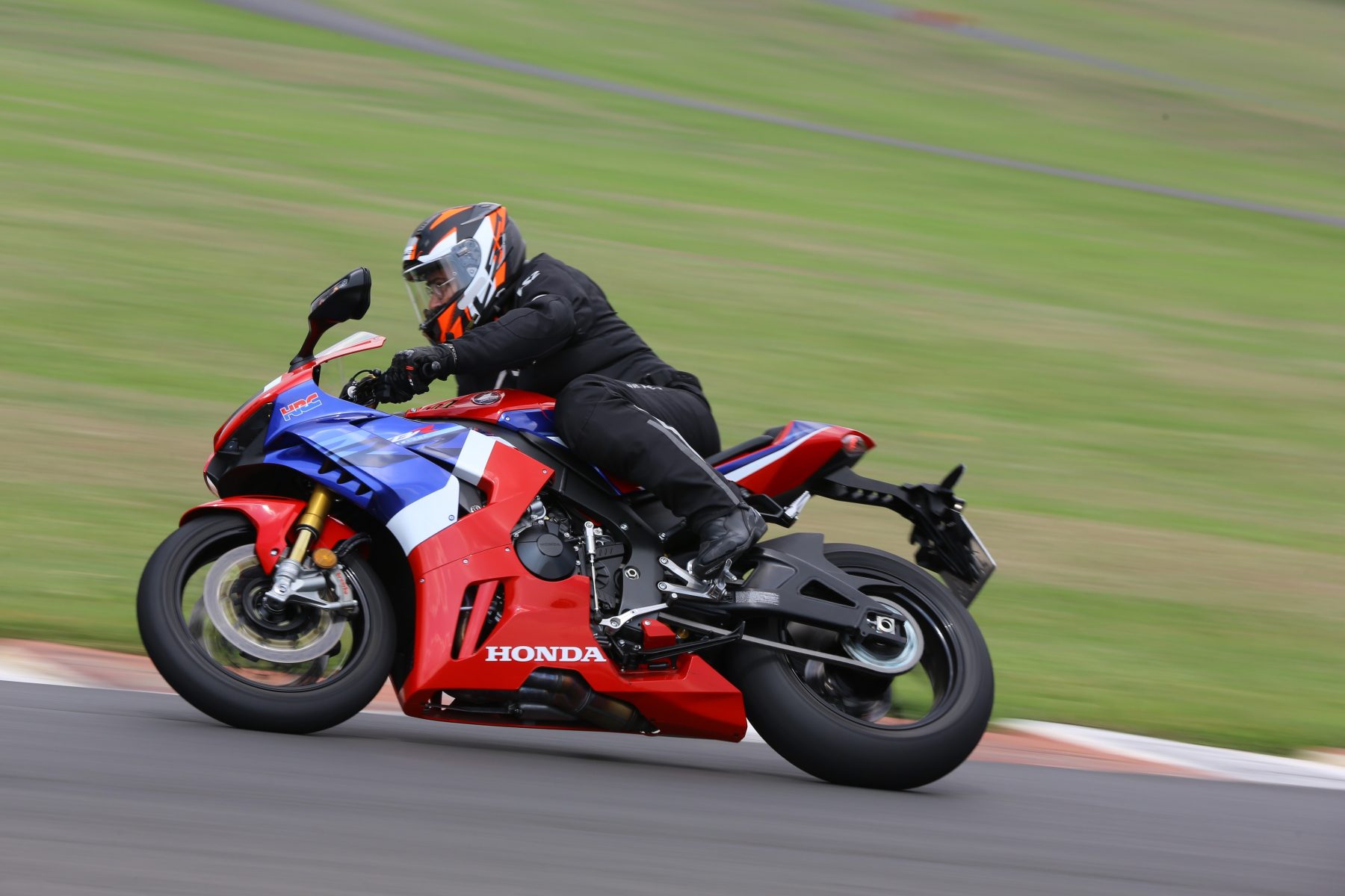 honda-cbr-1000rr-r-fireblade-sp-2022-16-1800x1200.jpg