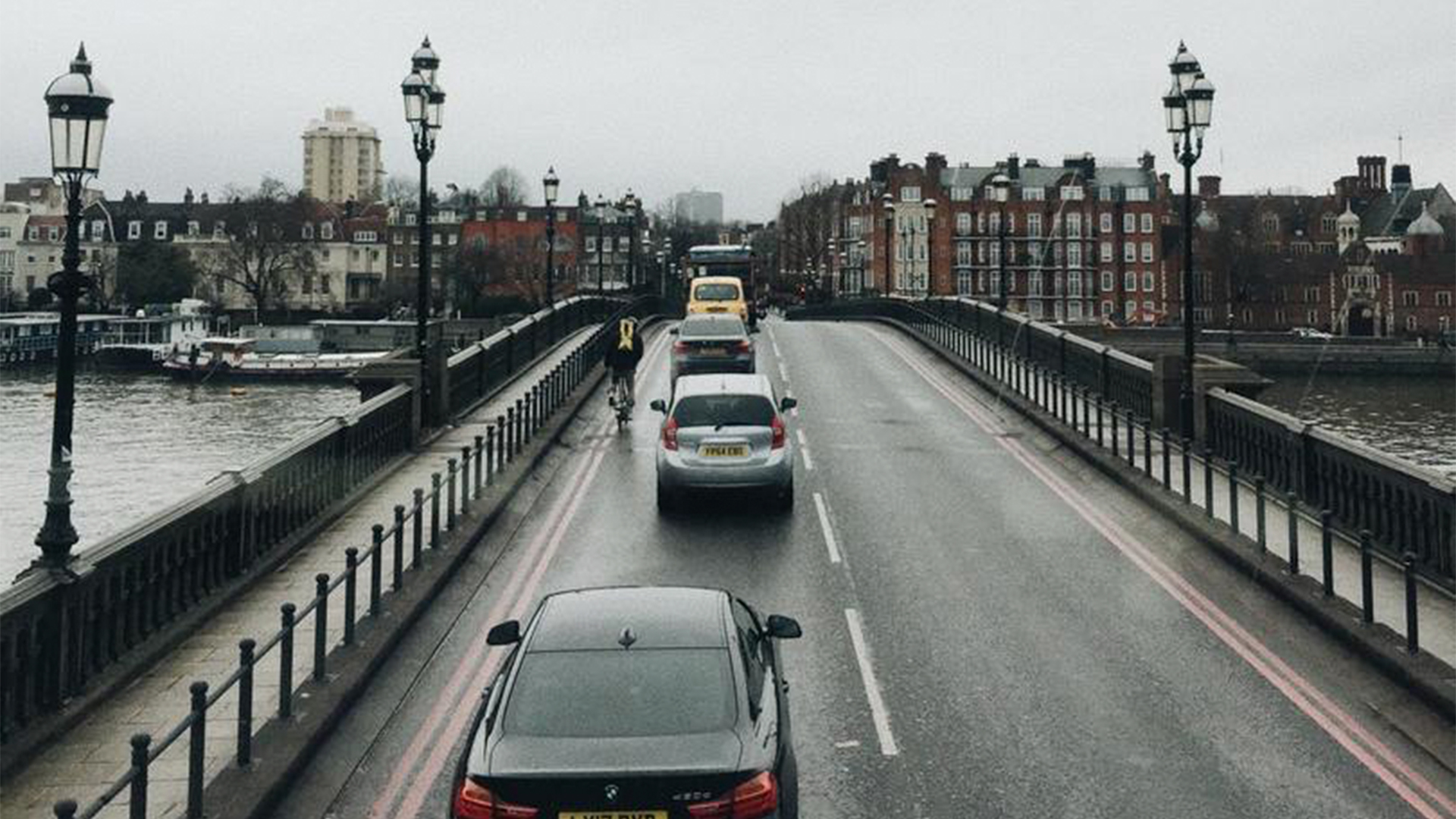 Quais lugares utilizam a mão inglesa?