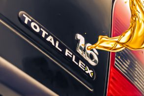 O etanol fornece mais desempenho, enquanto a gasolina da mais autonomia ao carro flex