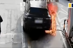 Funcionários do posto ajudaram a apagar o fogo que se alastrou pelo Cayenne
