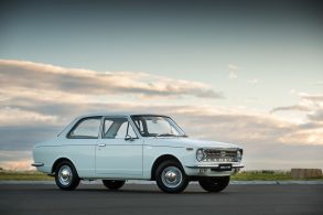 toyota corolla 2 door sedan 1966 priemira geracao dianteira parado