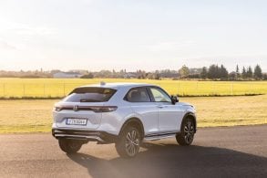 honda hr v e hev traseira