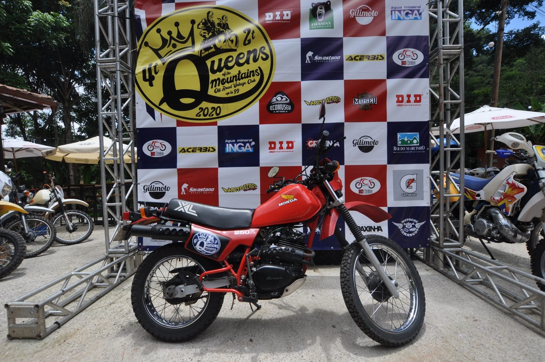 queens-of-the-montain.-honda-xl-250r-1807x1200.jpg