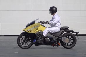 honda nm4 vultus que se sustenta sozinha e nao cai