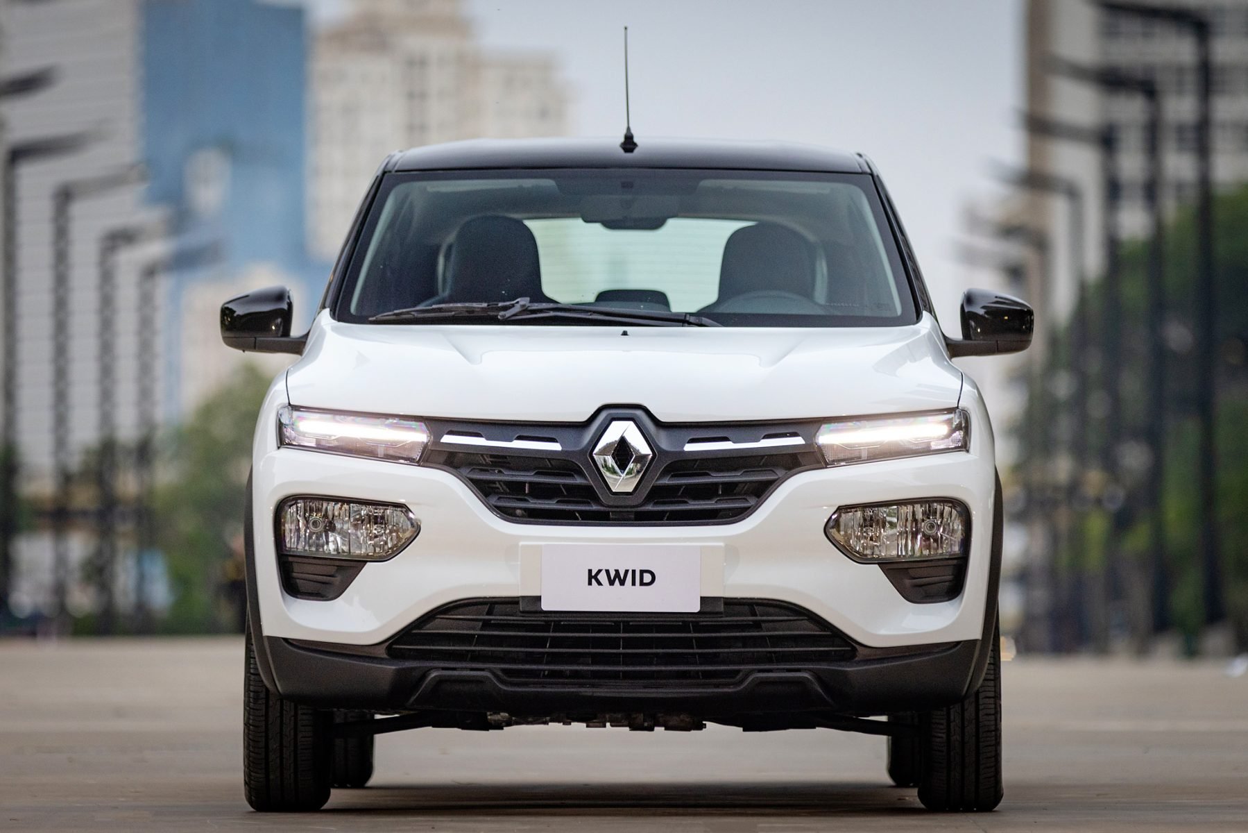 renault-kwid-intense-2023-biton-branco-dianteira-05-1799x1200.jpg