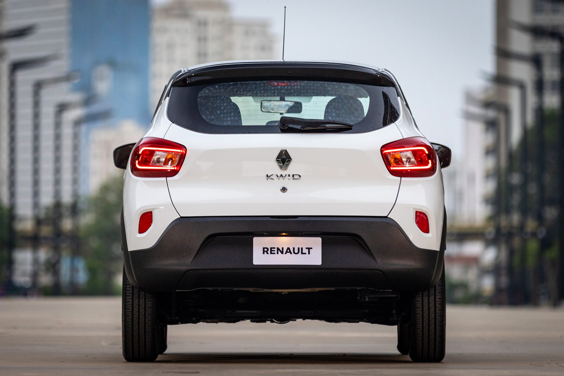 renault kwid intense 2023 biton branco traseira 07