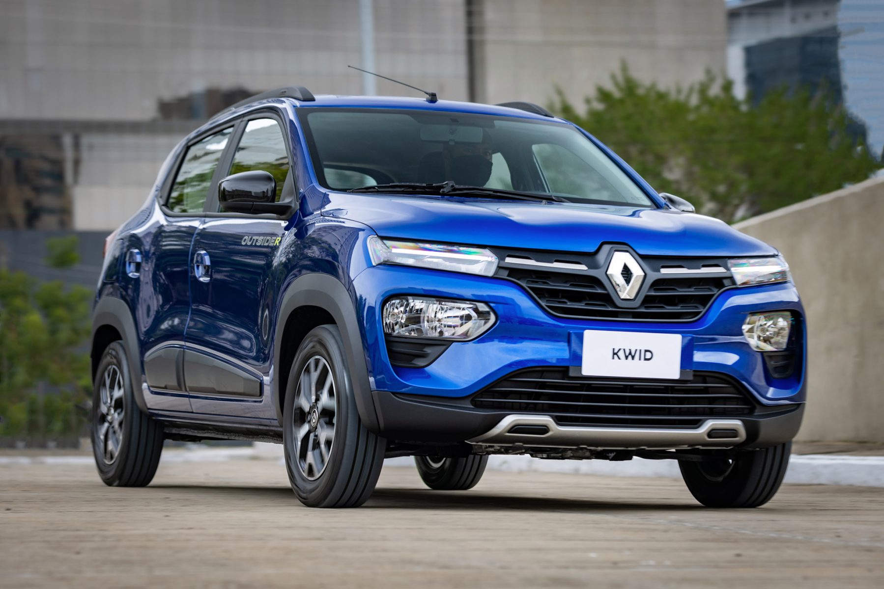 renault-kwid-outsider-2023-azul-de-frente-19-1799x1200.jpg