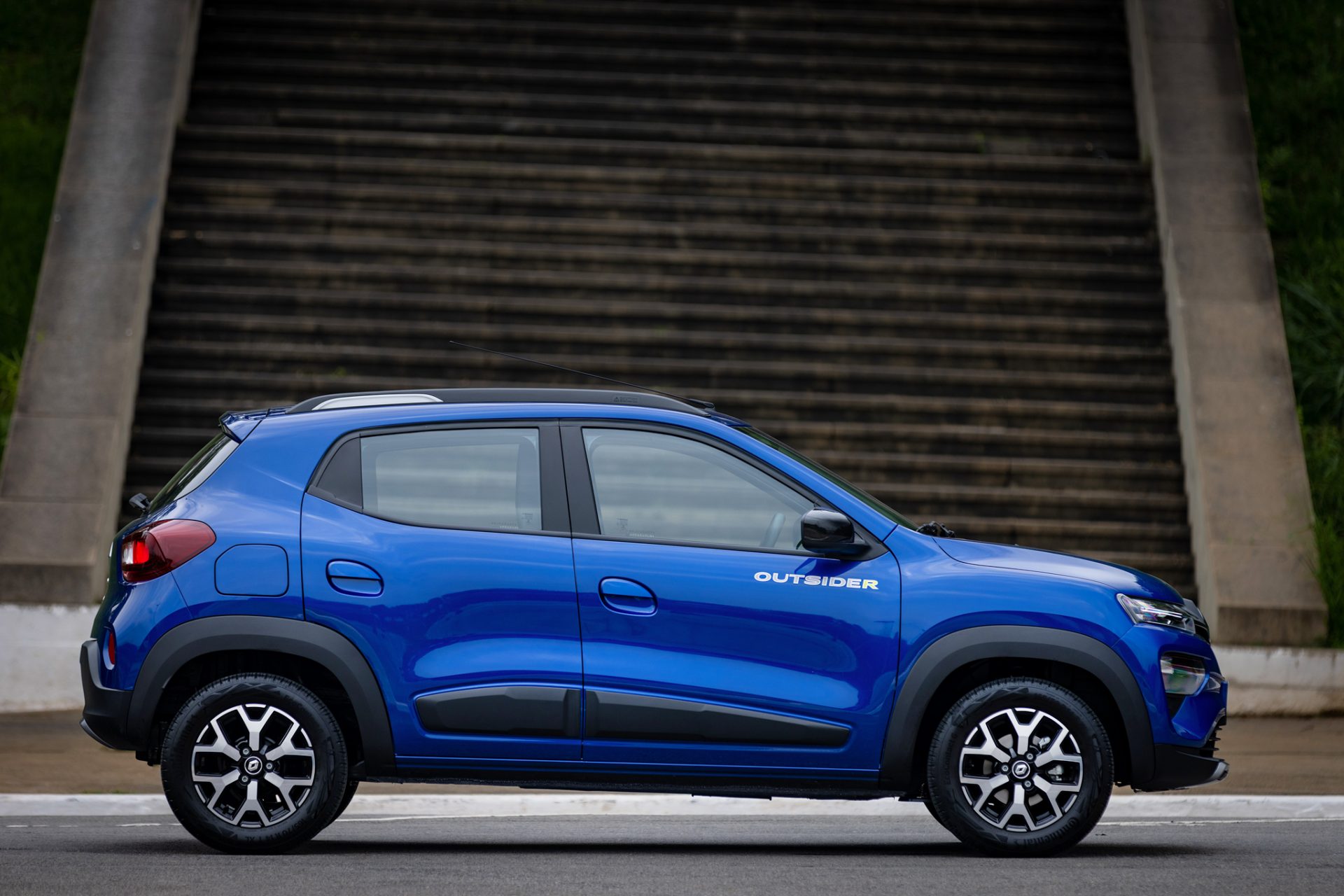 renault kwid outsider 2023 azul lateral