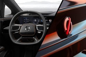 comparacao de logo da hiphi com da renault mobilize 1