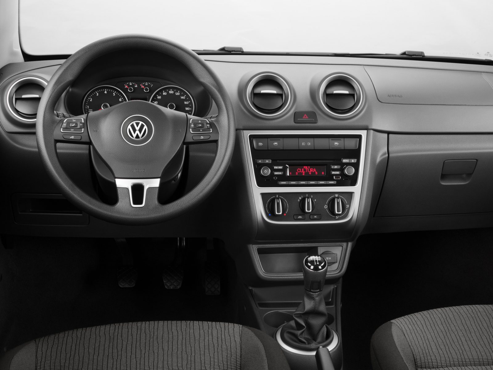 volkswagen-voyage-comfortline-2012-painel-e-interior-1600x1200.jpg