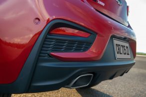 chevrolet cruze rs traseira detalhe escapamento