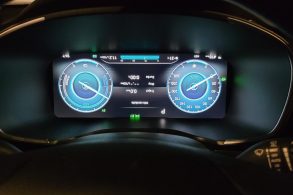 painel de hyundai santa fe hibrido com a imagem invertida