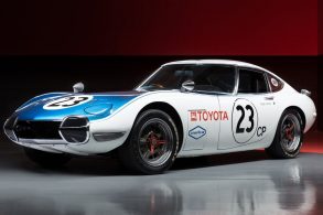 toyota 2000gt shelby branco com capo azul frente